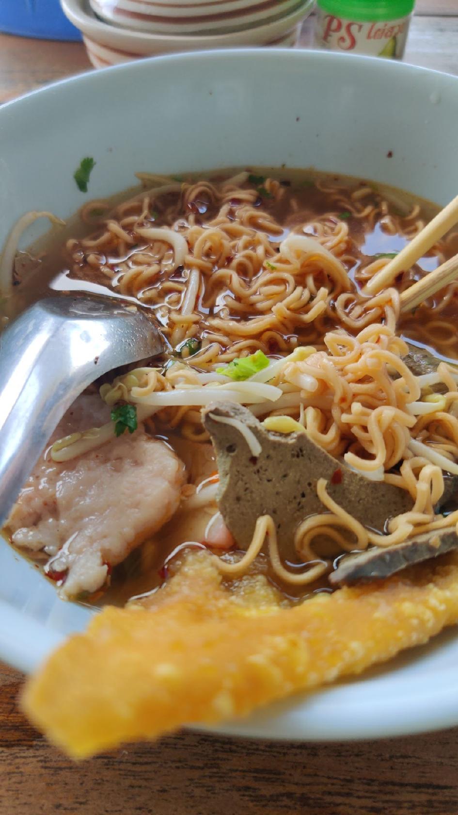เจ้จิ๋มข้าวราดแกง เกี๊ยวหมู เกี๊ยวปลา