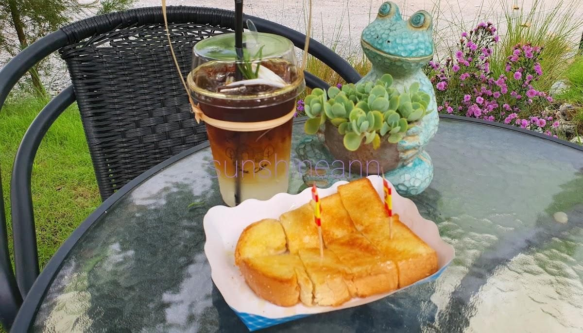 ร้านต้นไม้-กาแฟ (บ้านบึง) ย้ายมาจากพนัสนิคม