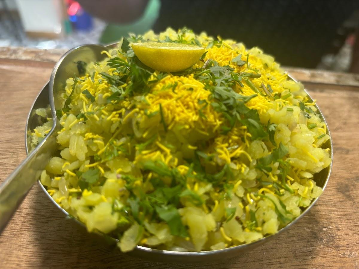 Kande Pohe ani Barach kahi