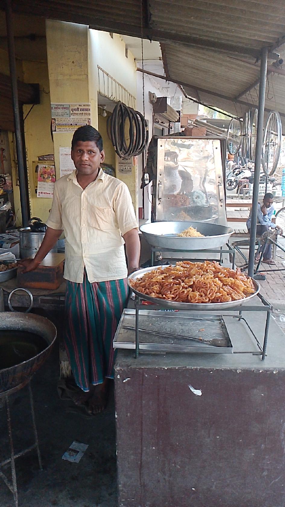 पवन लड्डू (मिष्ठान)भंडार