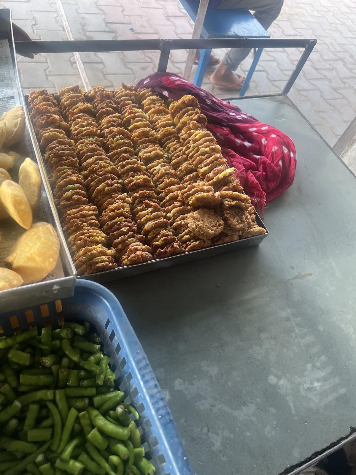 પ્રજાપતિ પાર્લર & ભજીયા હાઉસ