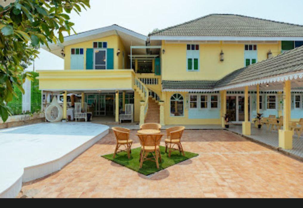 RoomQuest Baan Khun Phra & La​Vanilla​Riverside​