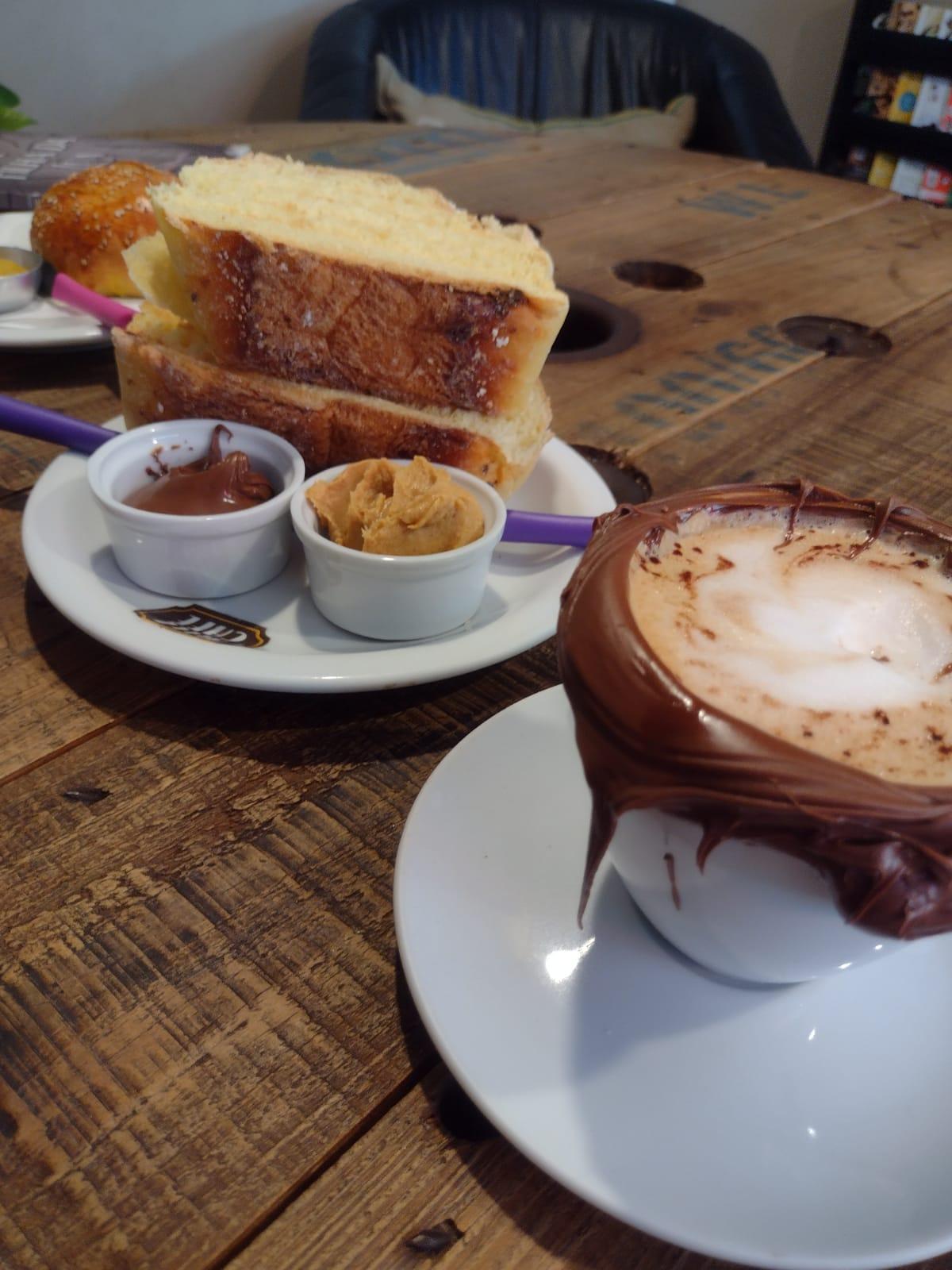 Alllez Cafe Cafeteria