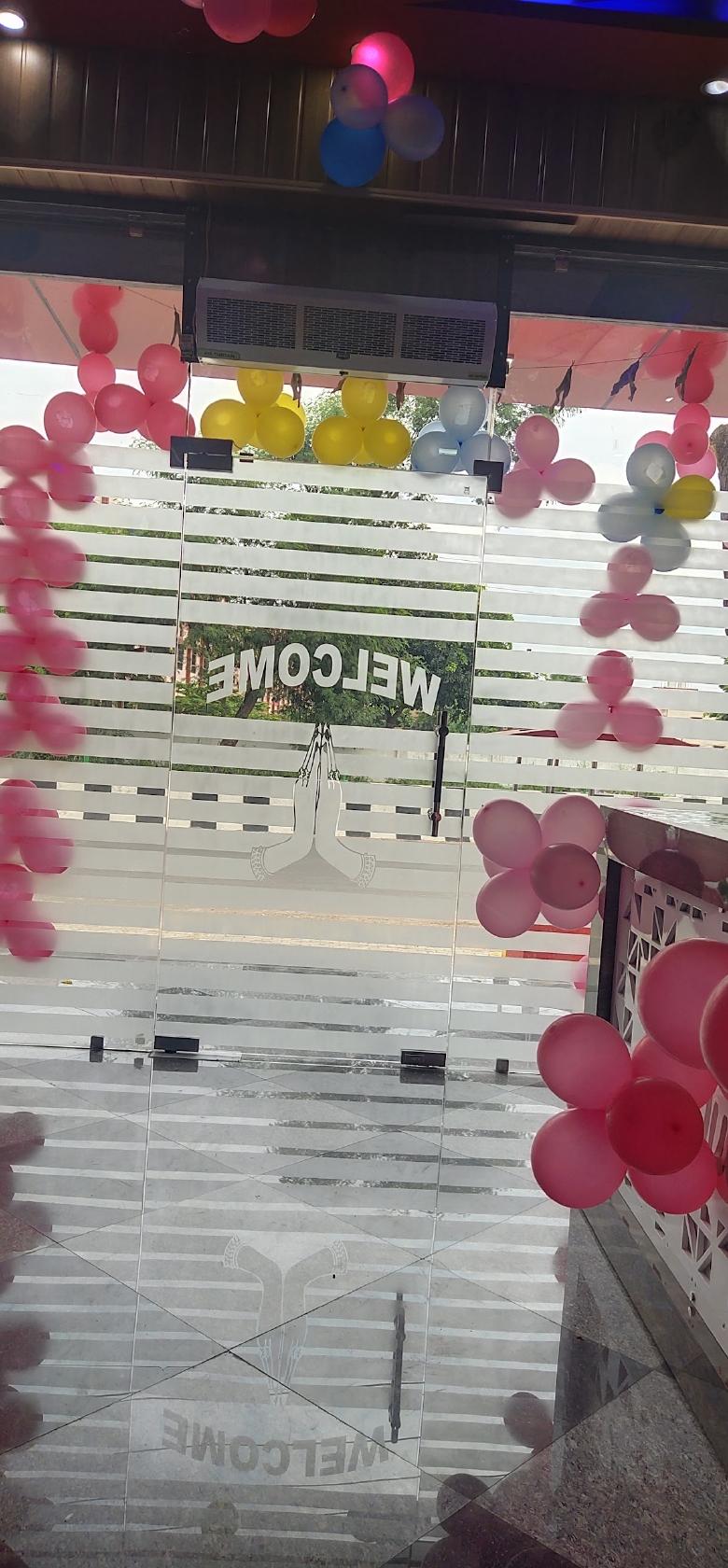 The Queens RESTAURANT