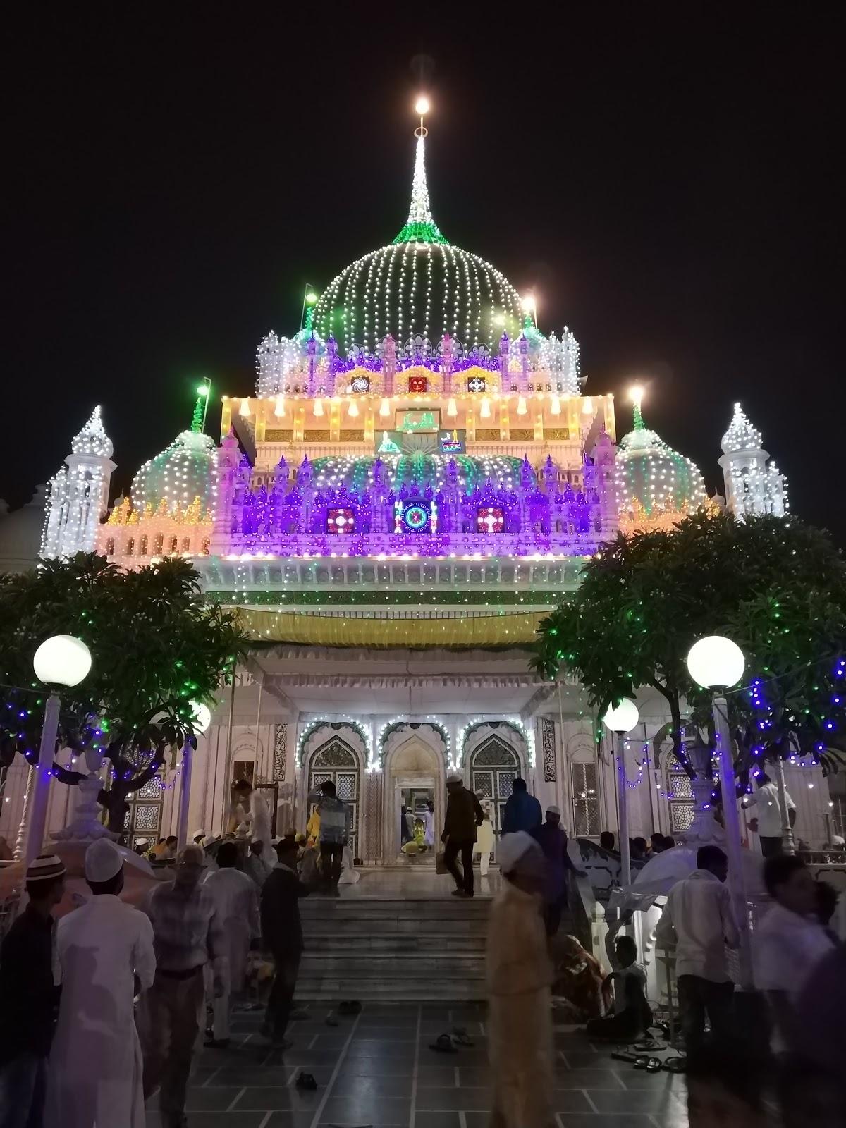 Haji Warsi Lassi & Restaurant & guest house