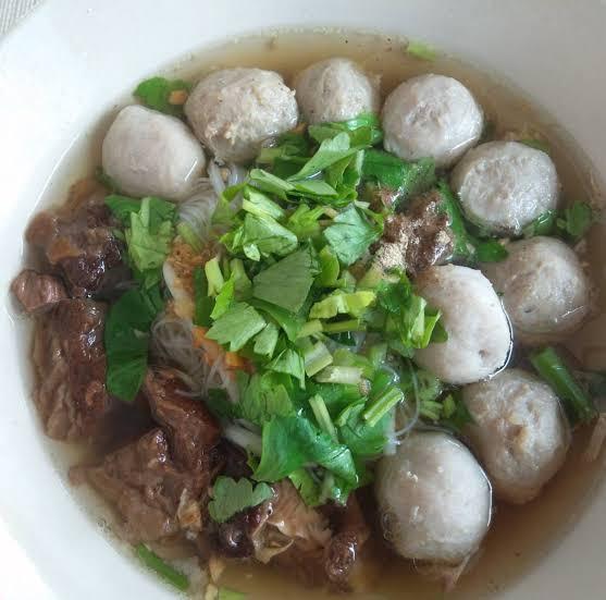 ป้าดาวก๋วยเตี๋ยวลูกชิ้นแชมป์