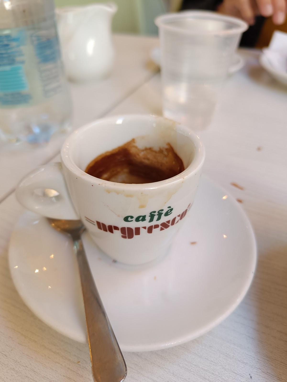 Michellen Lounge Bar and Coffee Bistro