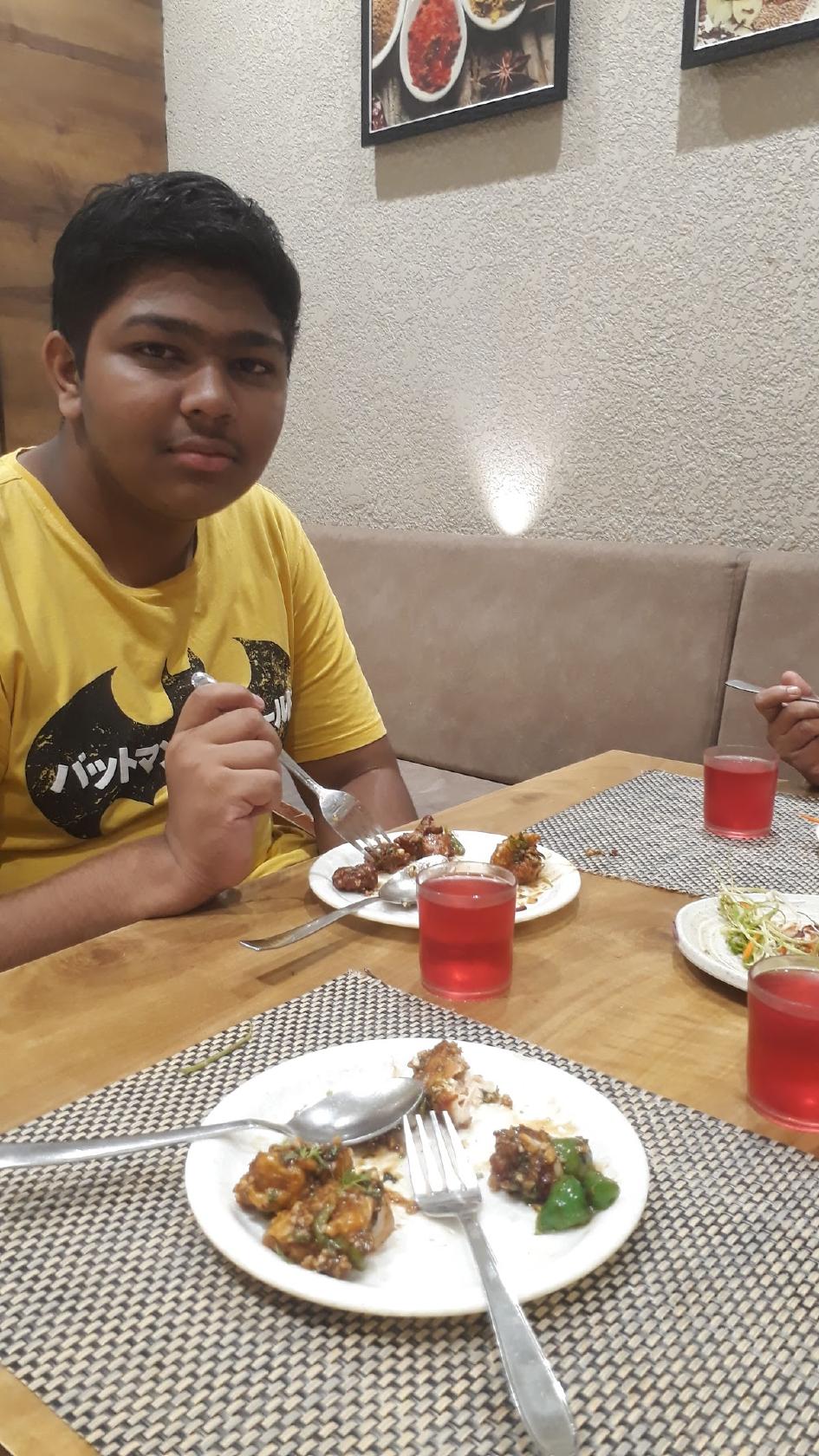 राजस्थानी ढाबा दाल बाटी चूरमा