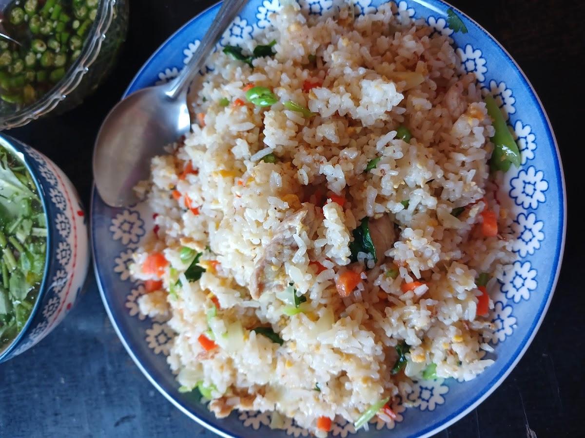 ร้านกุ้ง ข้าวมันไก่ อาหารตามสั่ง