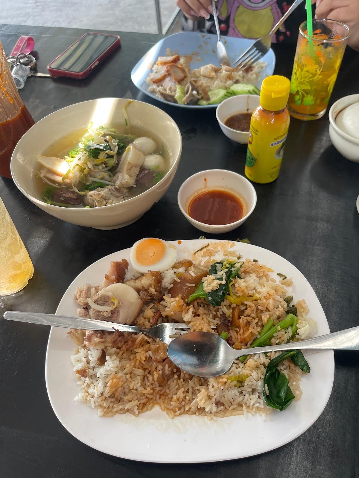 เจ๊แหม่ม ร้านข้าวขาหมู