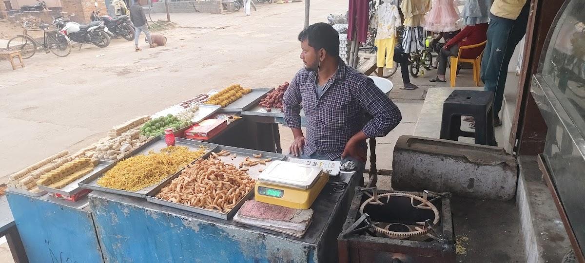 Sweet shop Haleem Aalmeen