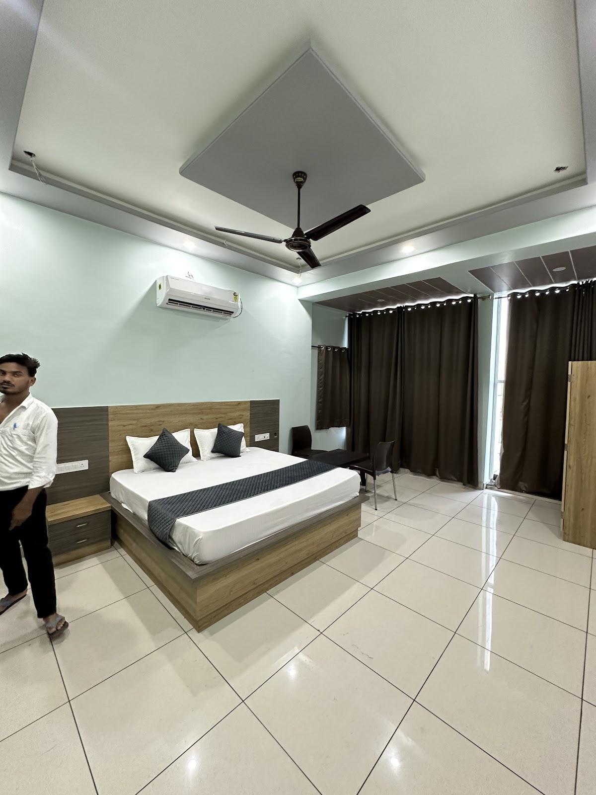 JANKI PALACE HOTEL & RESTAURANT