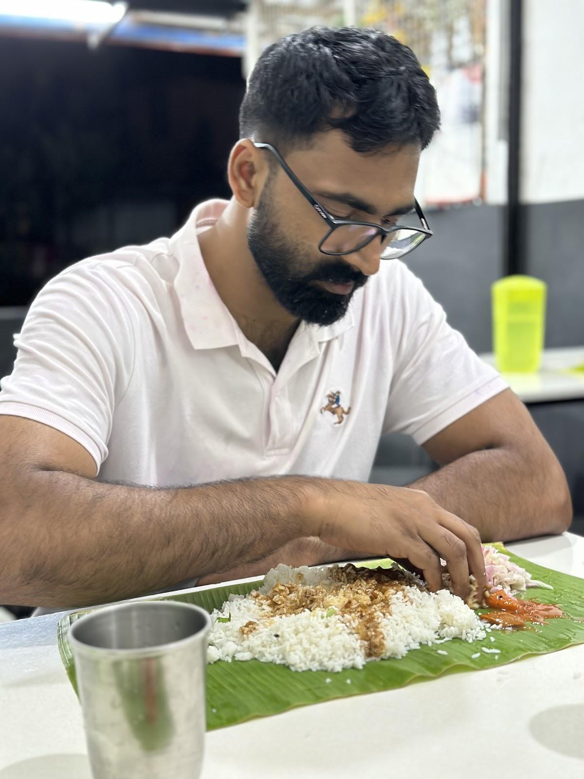 Unlimited നെയ്ച്ചോറും കോഴി പൊരിച്ചതും