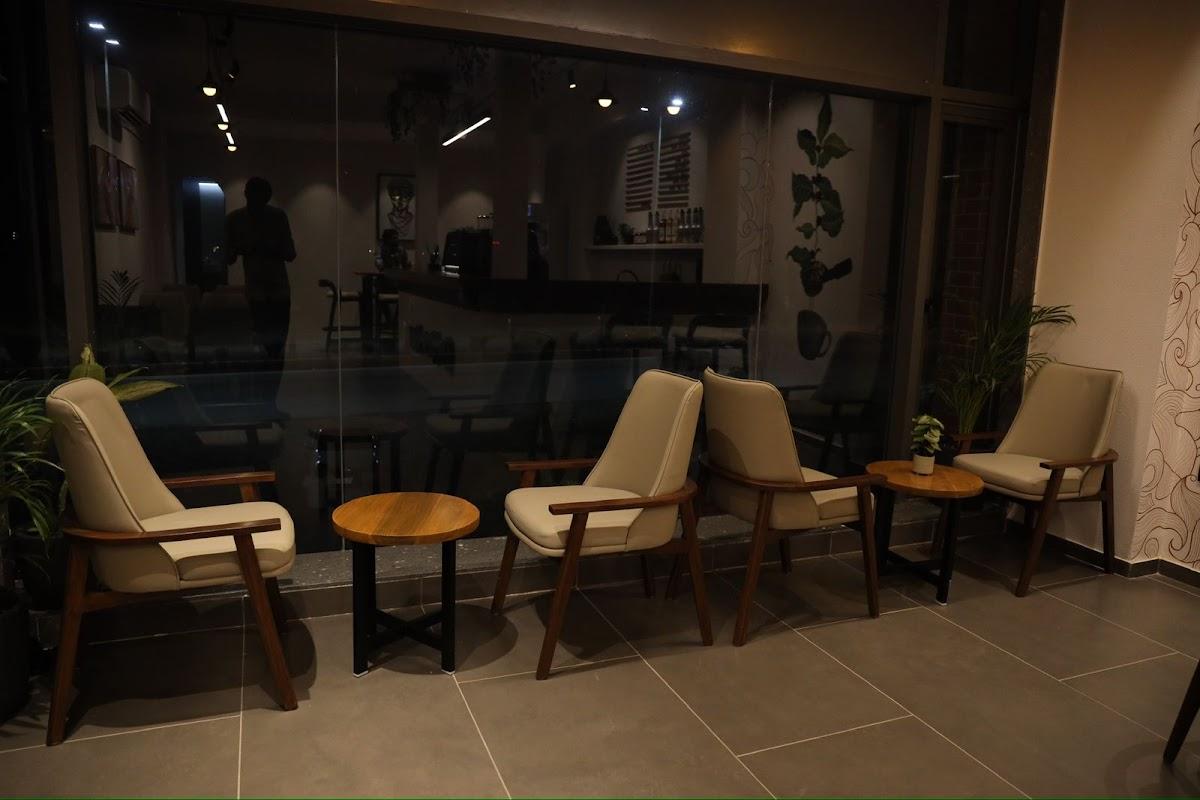 Larista - The Coffee House