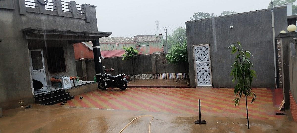 Apni hotel Setu ki kothi