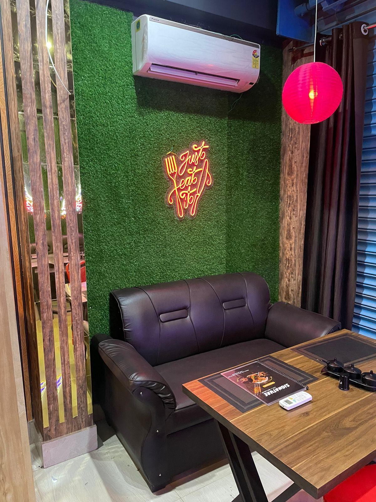 Signature Cafe & Restaurant