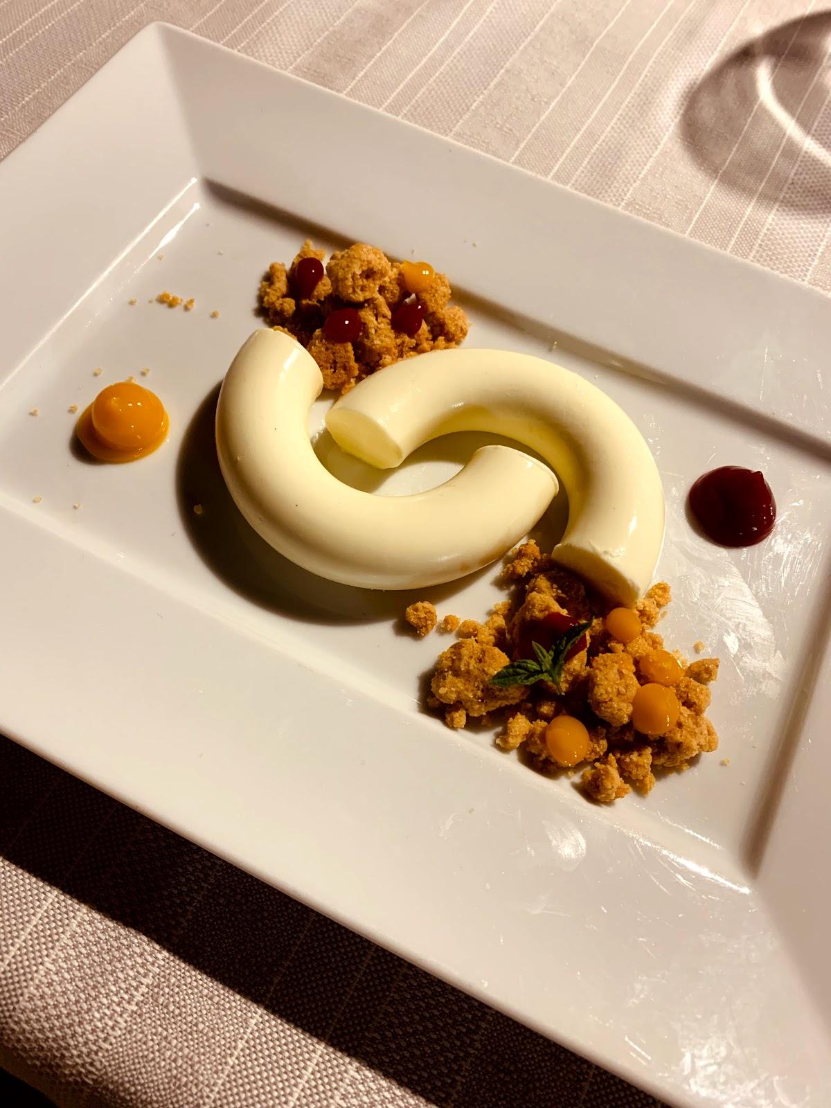 Tholoi Restaurant