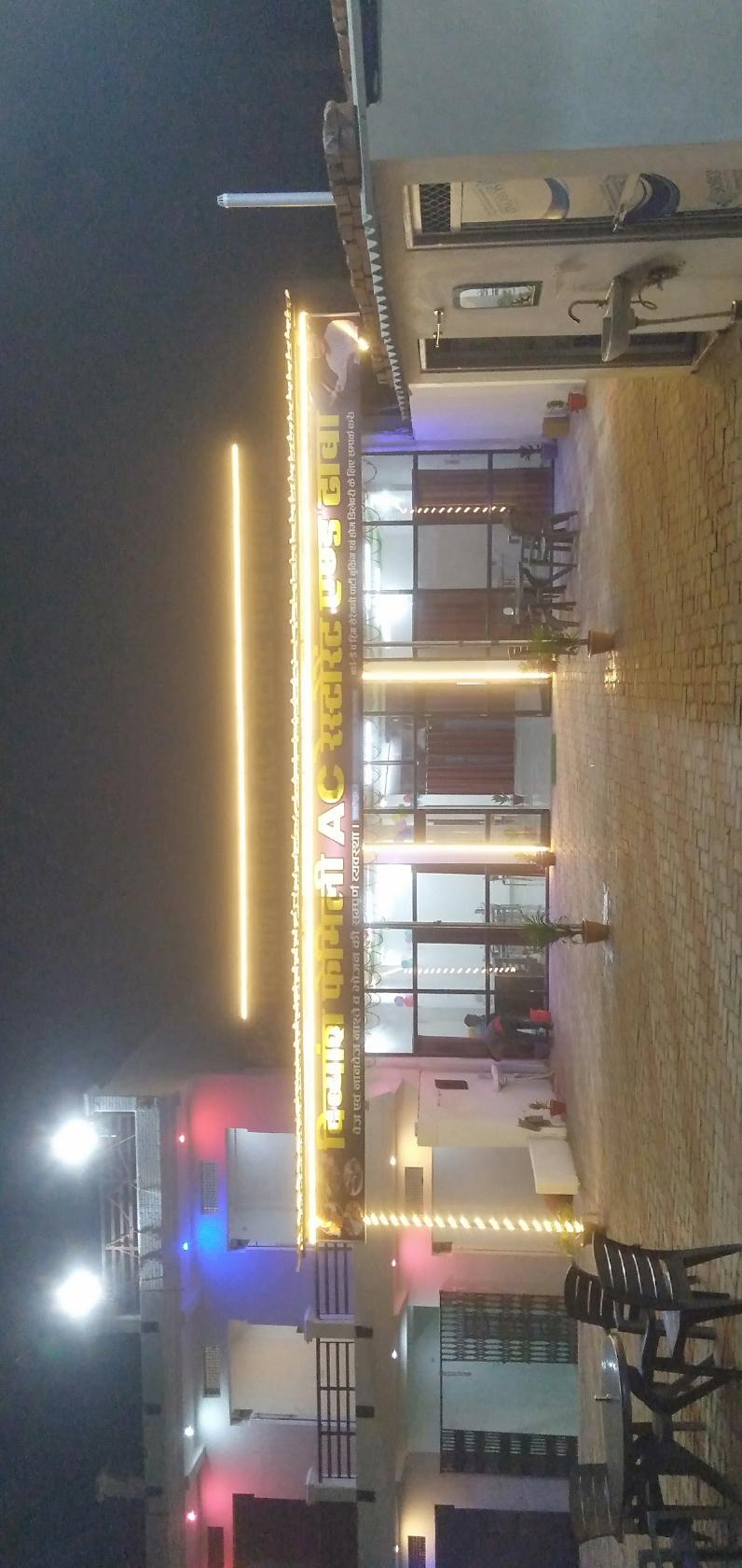 Divyansh family Ac restaurant and dhaba khajuri Mishra petrol pump khajuri Mirzapur Varanasi