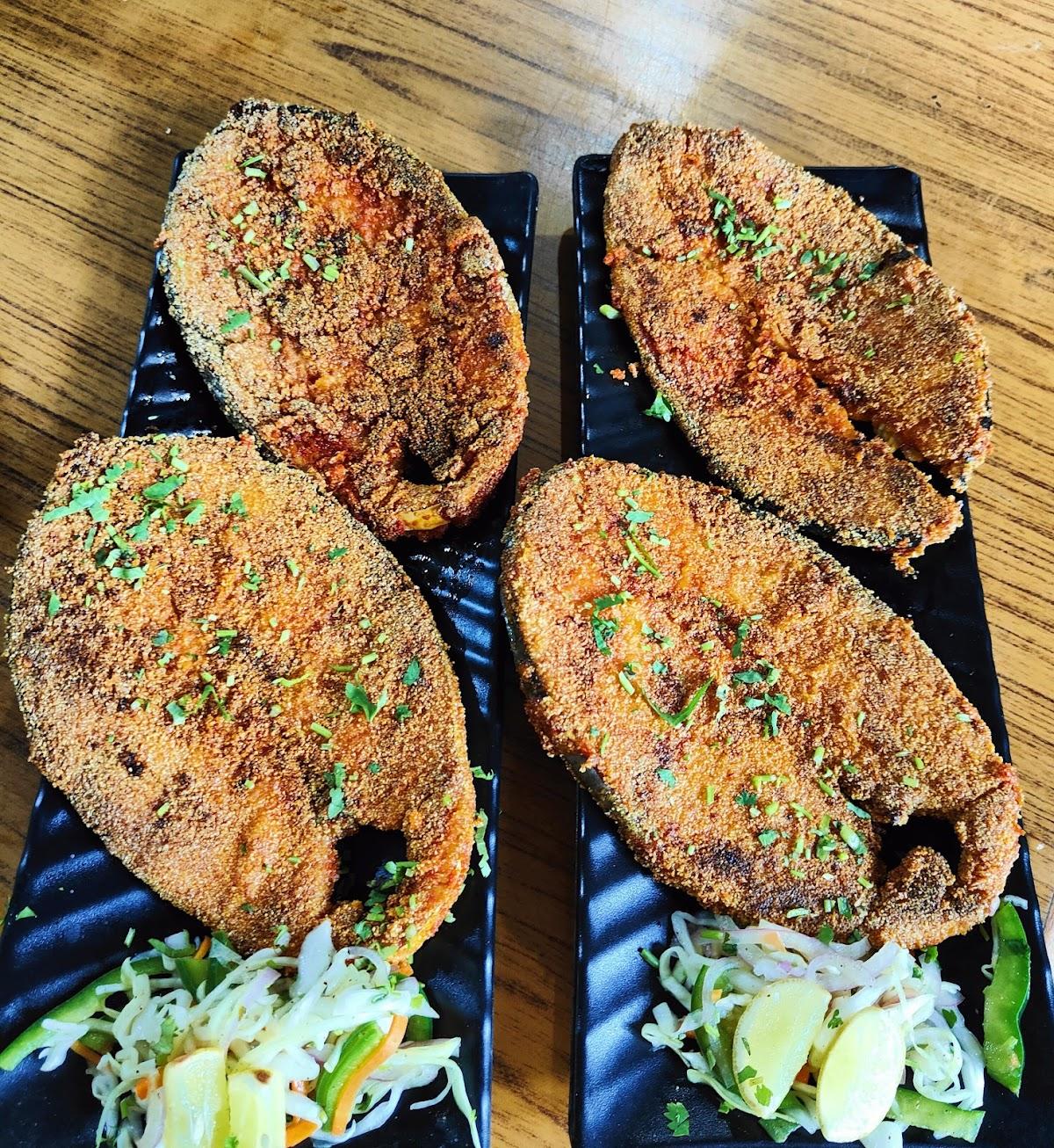 DOCK IN Family Restaurant with Bar / best restaurant in savordem