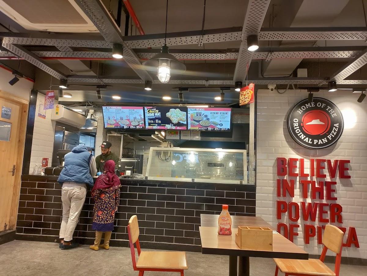 Pizza Hut Main Bemina Road, Srinagar