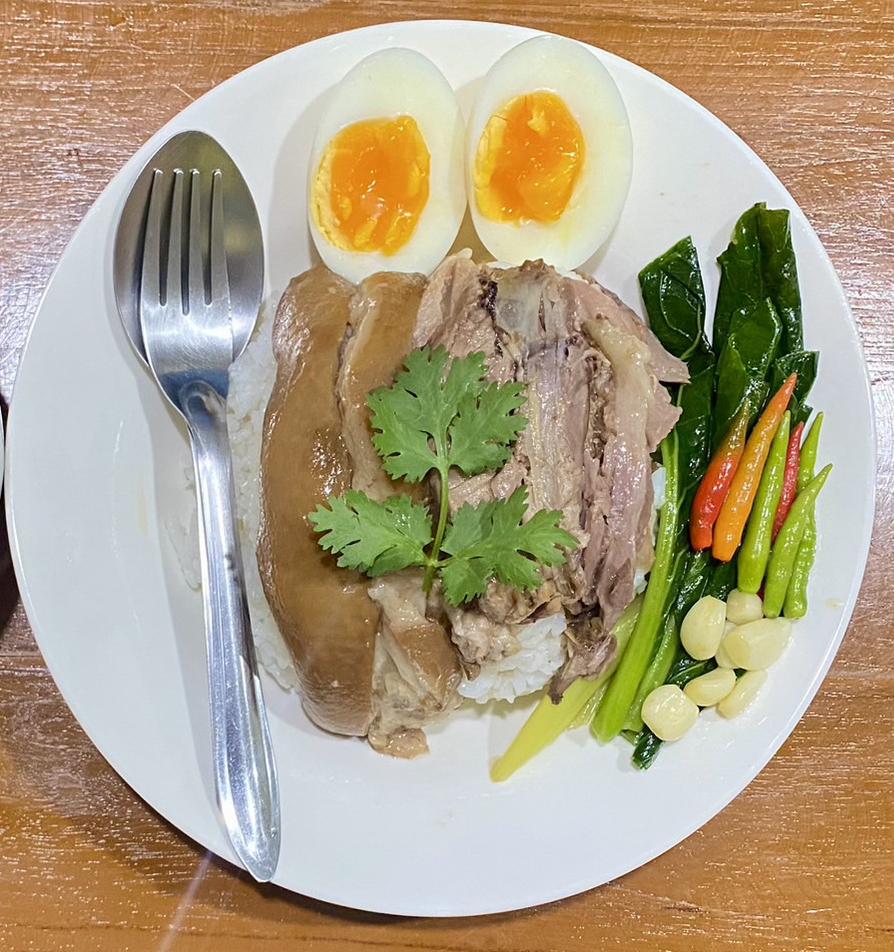 ข้าวขาหมู เต็มคำ