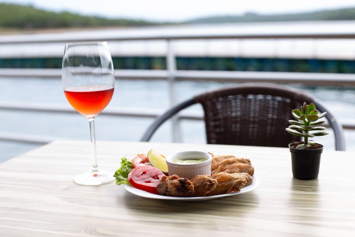 Oca Wine Restaurante no Lago do Corumbá IV