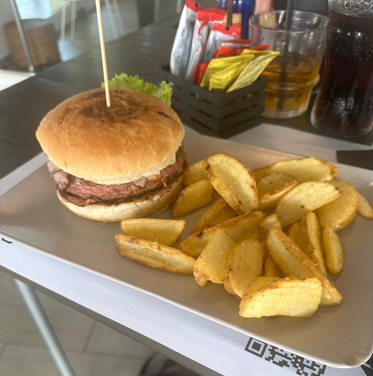 New Qube ristorante hamburgeria pizzeria