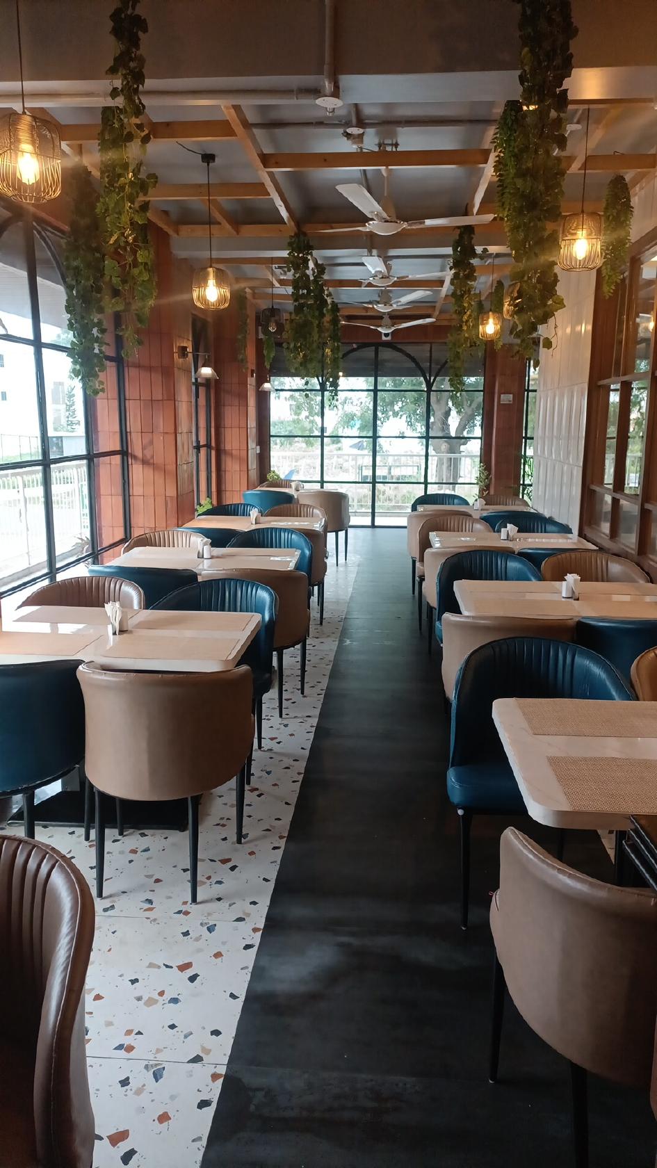 Hotel Green Leaf The Family Restaurant