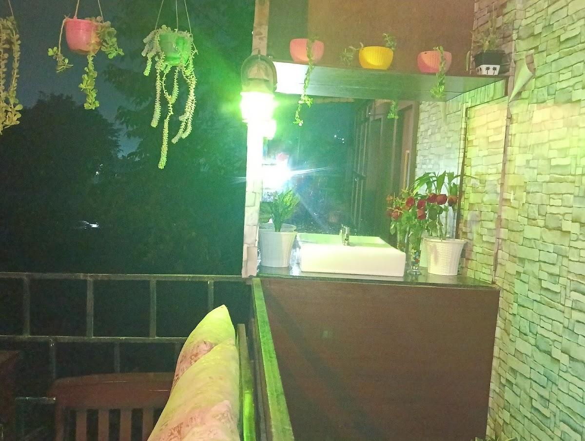 Oliver cafe cum restro