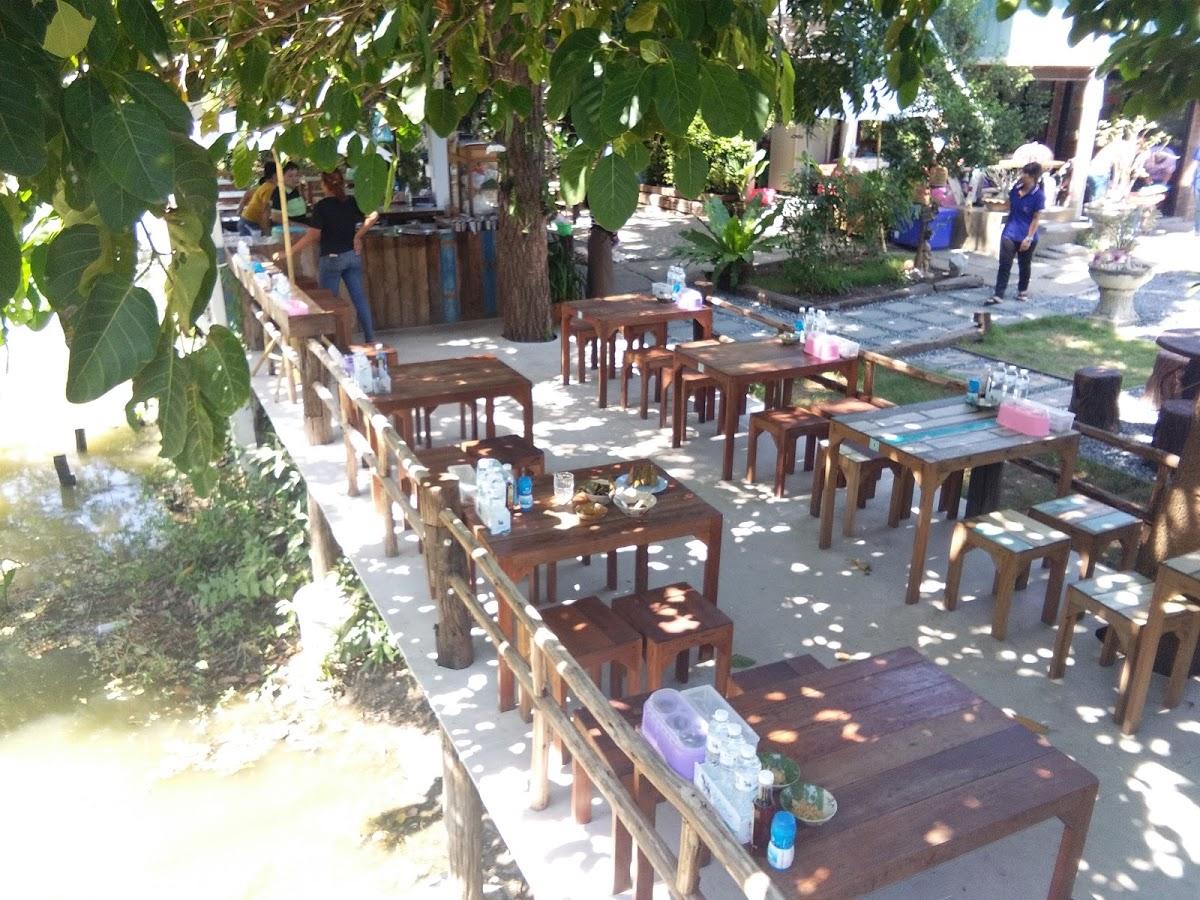 Nai Khlong Boat Noodles