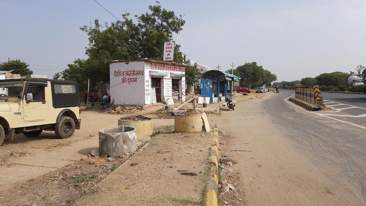 देसी और अंग्रेजी शराब की दुकान