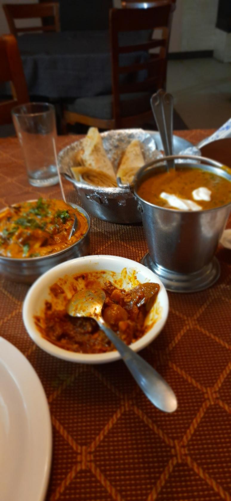 J R Restaurant & Bar