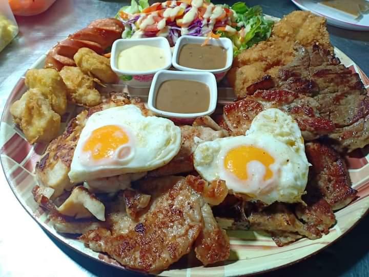 สเต็กริมทาง ตลาดเจเจ