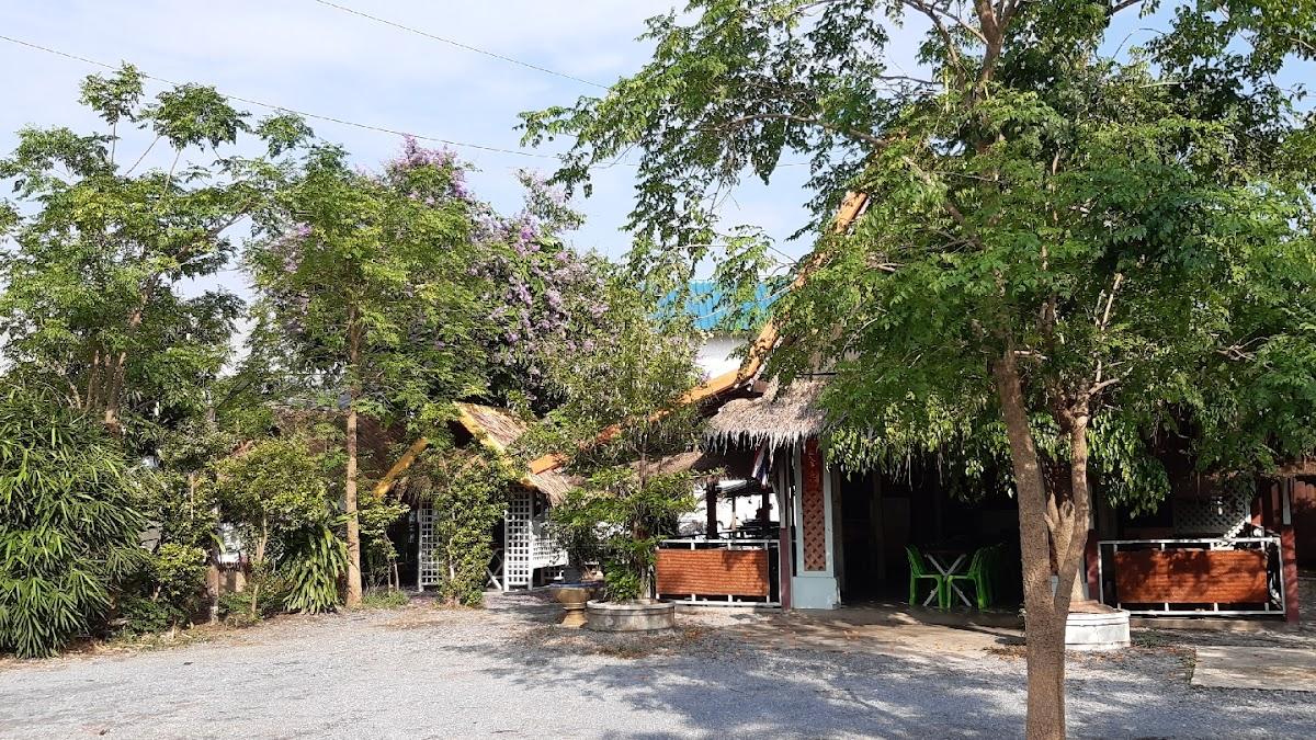 ร้านอาหารครัวช่างมืด