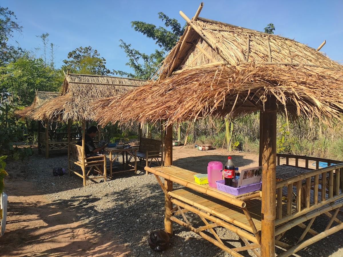 ร้านอาหารไทย-อีสาน ครัวคุณตุ๊ก