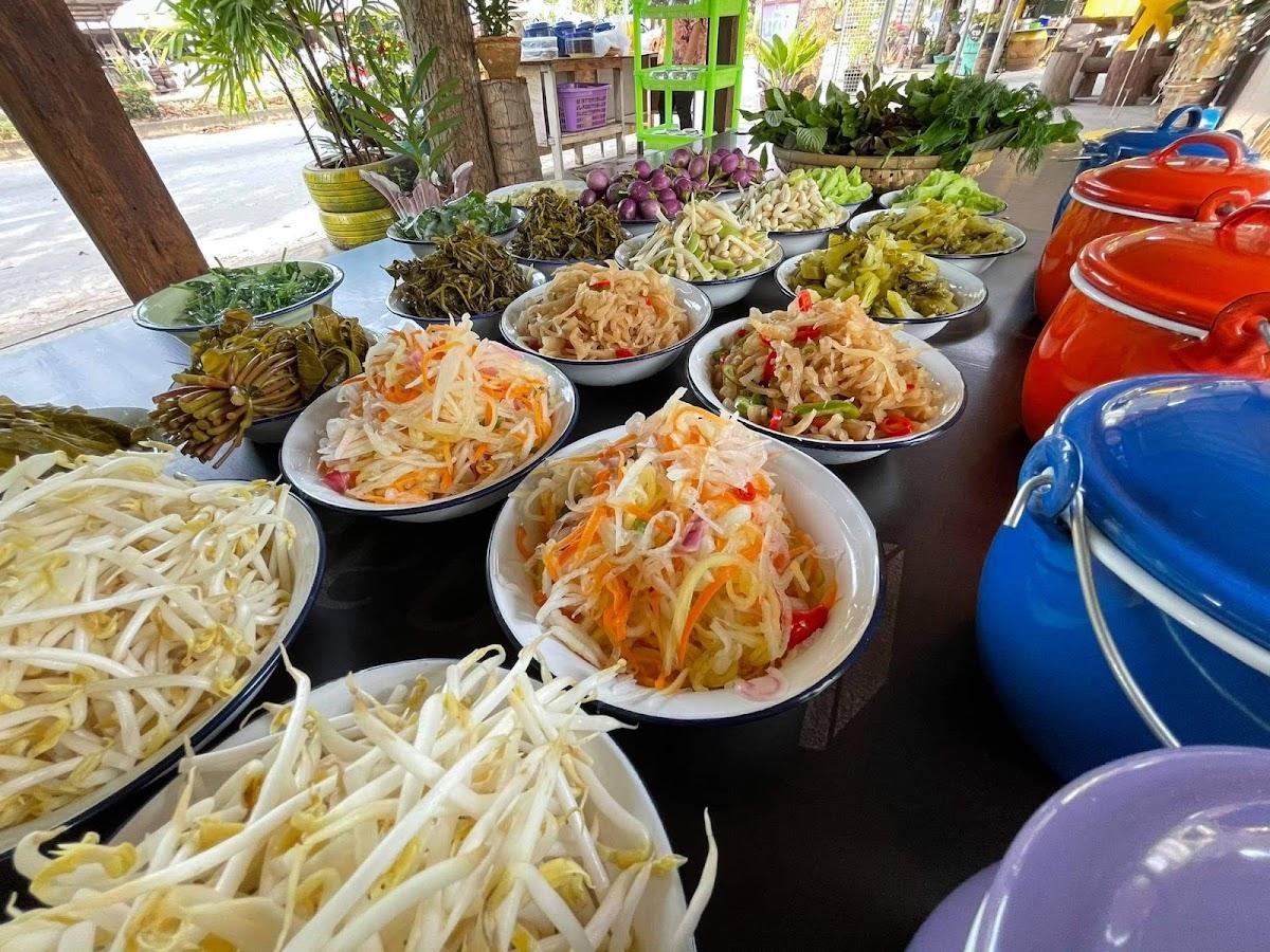 ร้านแม่บุญส่งขนมจีนยกหม้อชุมพร
