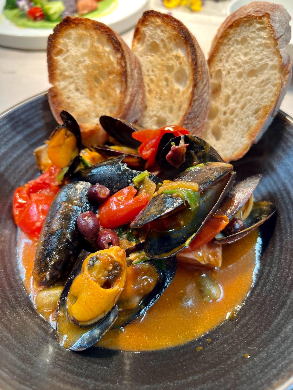 Pippos Mountain Lodge great Food, Suites & Farm