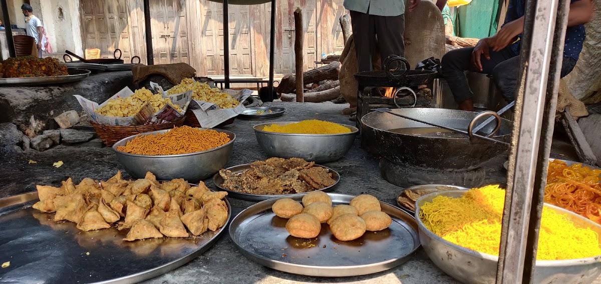 Narsi Seth Hotel,Digras