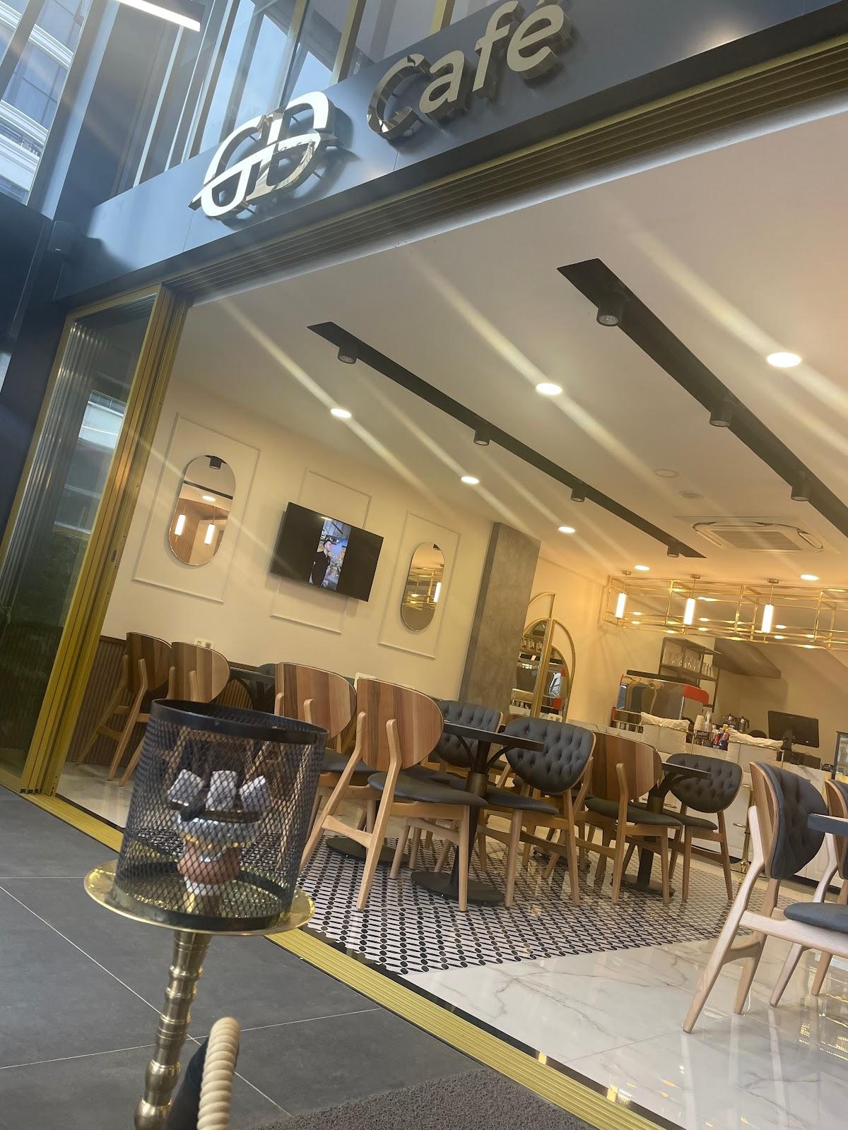 Ozelife Restaurant Lounge & Hookah