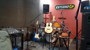 Estúdio F Music Drinks e Bar