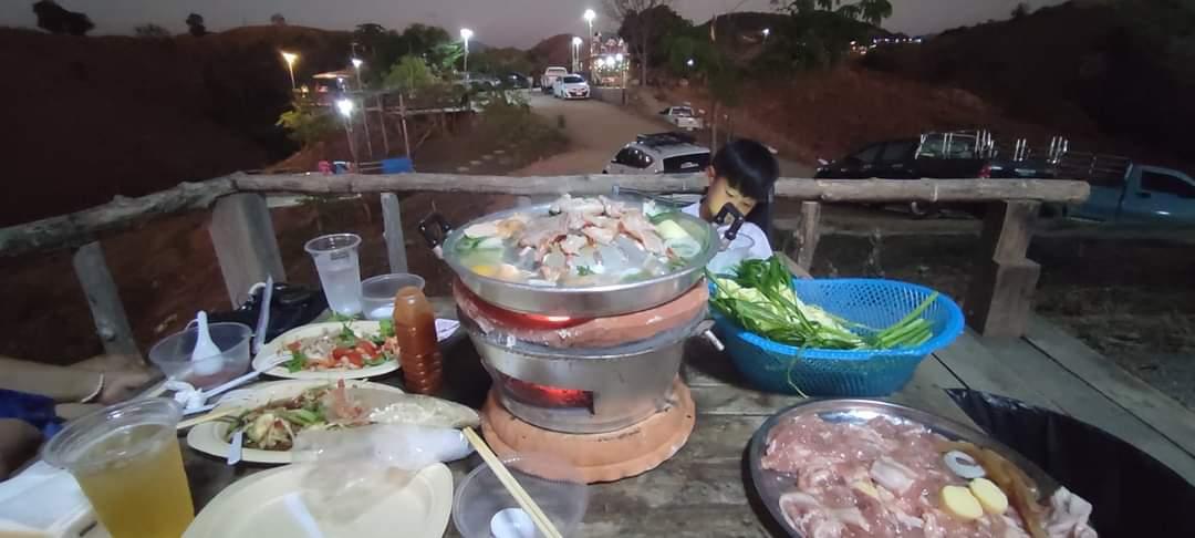 ม่อนโลแค้มปิ้ง MonLow