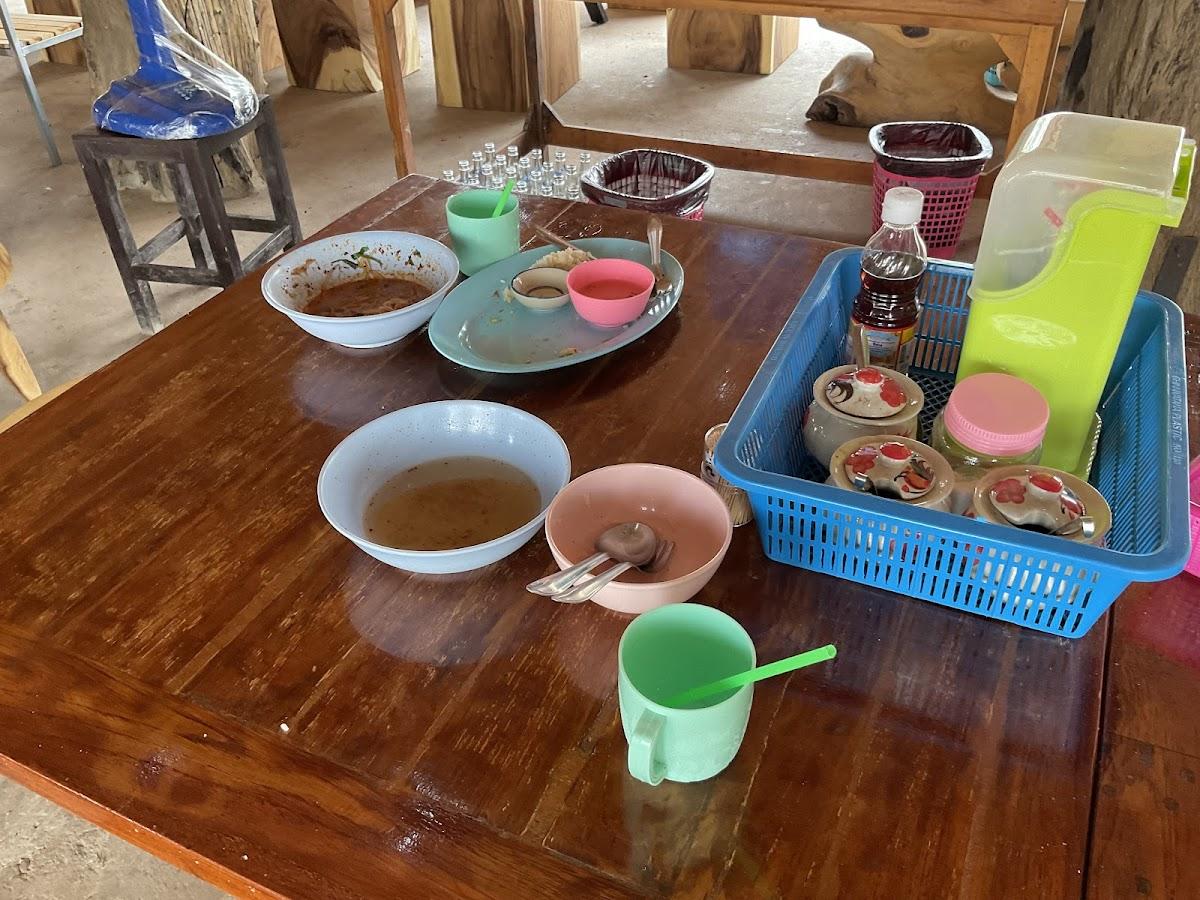 เจ๋ง ข้าวมันไก่ ข้าวขาหมู สถานีความอร่อย3