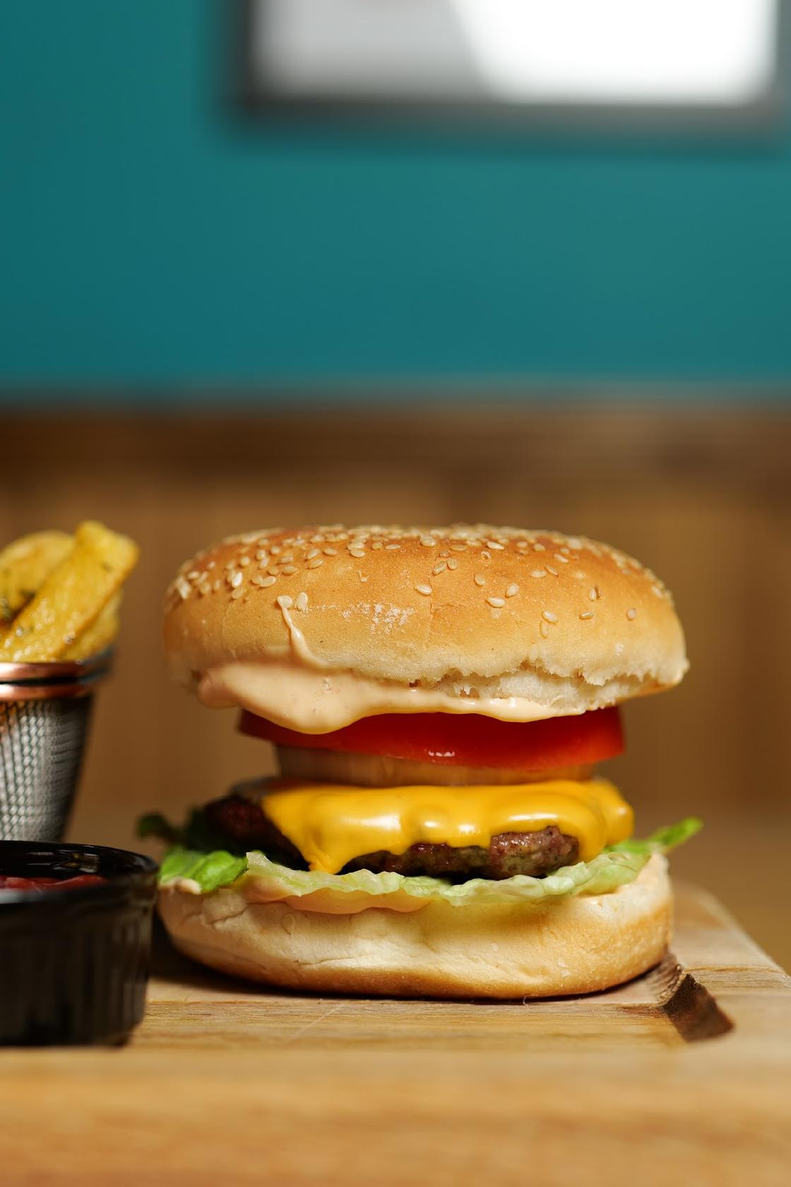 ÇIZMJA (Beer, Grill & Pub)