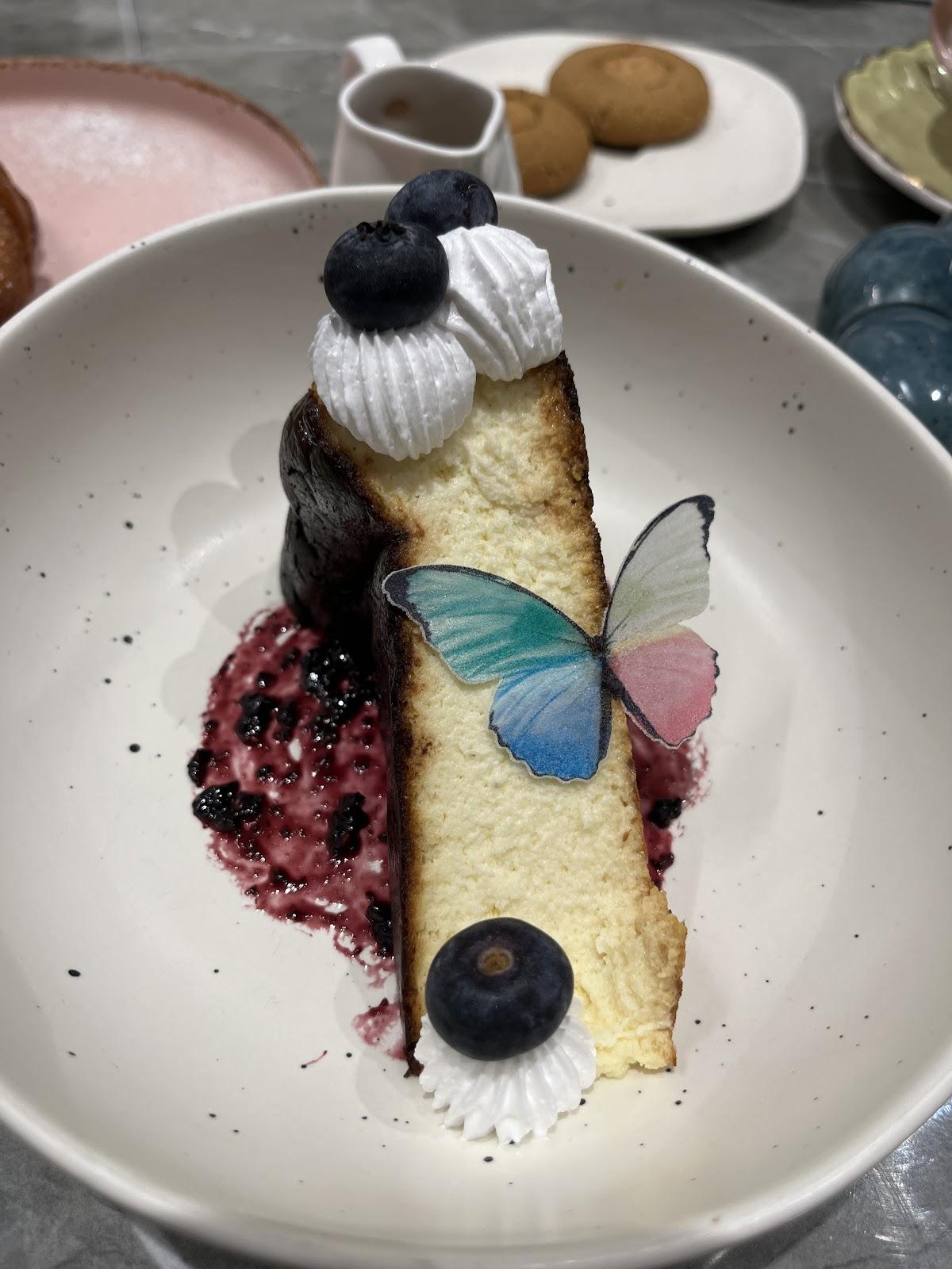 Lune Café And Patisserie