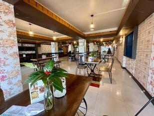 Mama’s Cafe & The Dough Knot By Eva