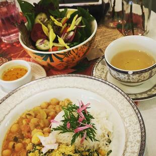 Folie, atelier de comidas e flores