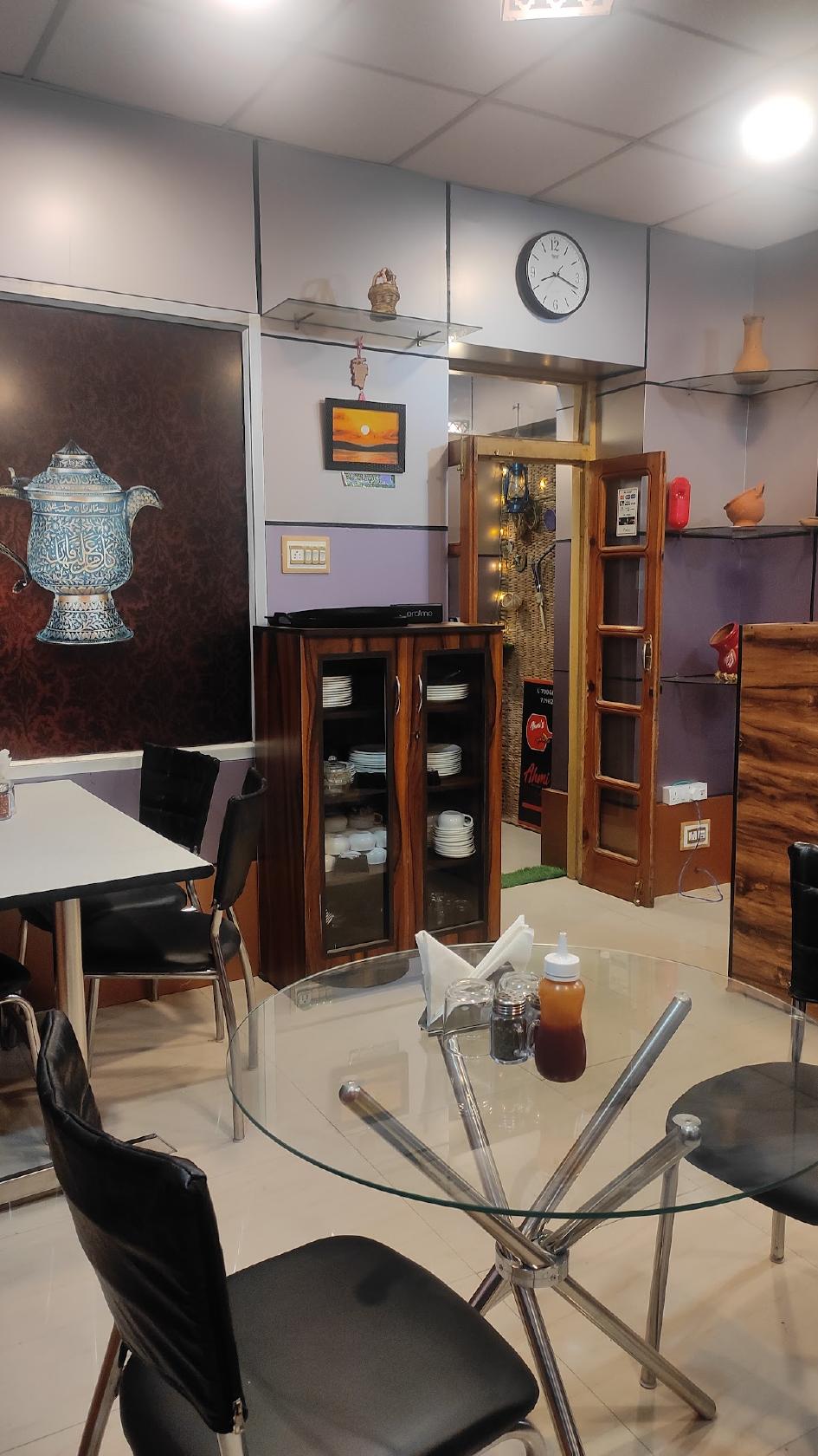 Ahmi's Pizza and Café