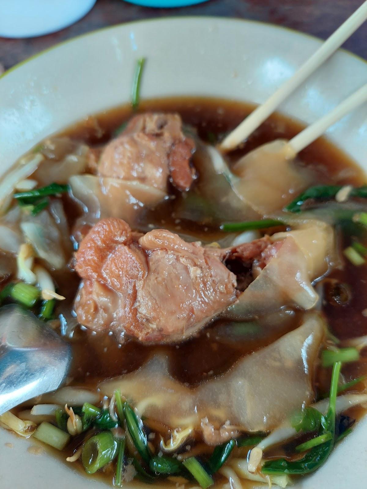 เตี๋ยวไก่ซาวบาท