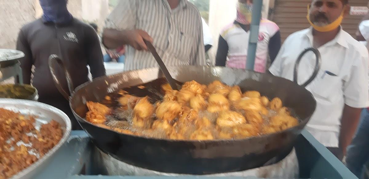Morya Vadapav Center