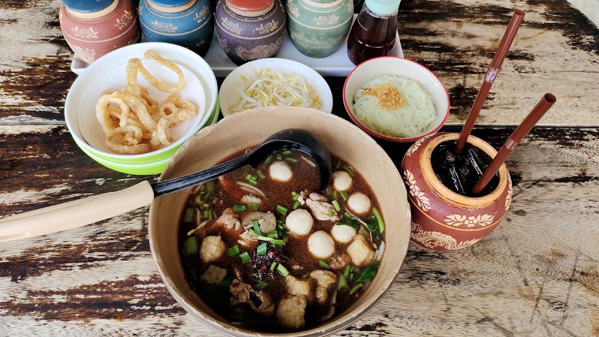 ก๋วยเตี๋ยวโอ่งมังกรราชบุรี